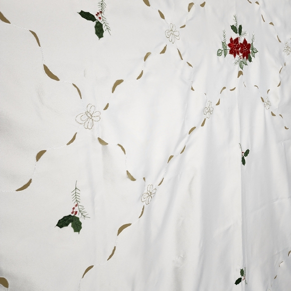 Christmas Poinsettia Tablecloth Laser Cut in Diamond Pattern 59" x 85" Cream - Picture 3 of 7